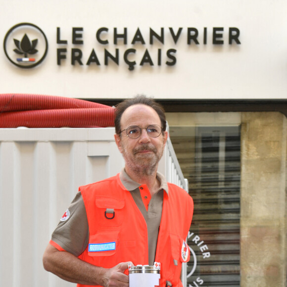 Marc Lévy (ambassadeur de la Croix Rouge) lors du lancement de la semaine de la grande quête nationale de la Croix-Rouge sur la place de la Bastille à Paris, France, le 14 mai 2022. © Veeren/Bestimage 