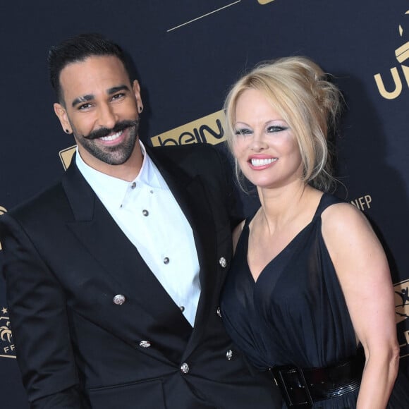 Adil Rami et sa compagne Pamela Anderson au photocall de la cérémonie des trophées UNFP (Union nationale des footballeurs professionnels) au Pavillon d'Armenonville à Paris, France. © Coadic Guirec/Bestimage