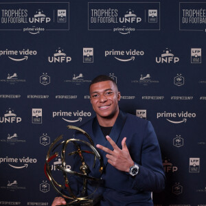 Kylian Mbappé (élu meilleur joueur de la saison) (psg) - Cérémonie des Trophées UNFP 2022 au Pavillon Gabriel à Paris le 15 mai 2022. © FEP/Panoramic/Bestimage