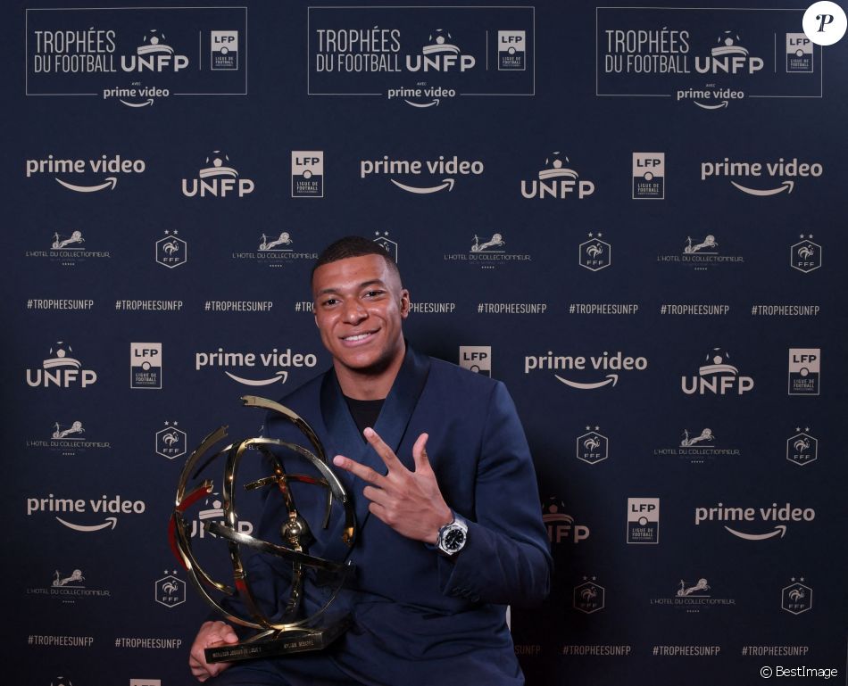 Kylian Mbappé élu Meilleur Joueur De La Saison Psg Cérémonie Des Trophées Unfp 2022 Au 4326