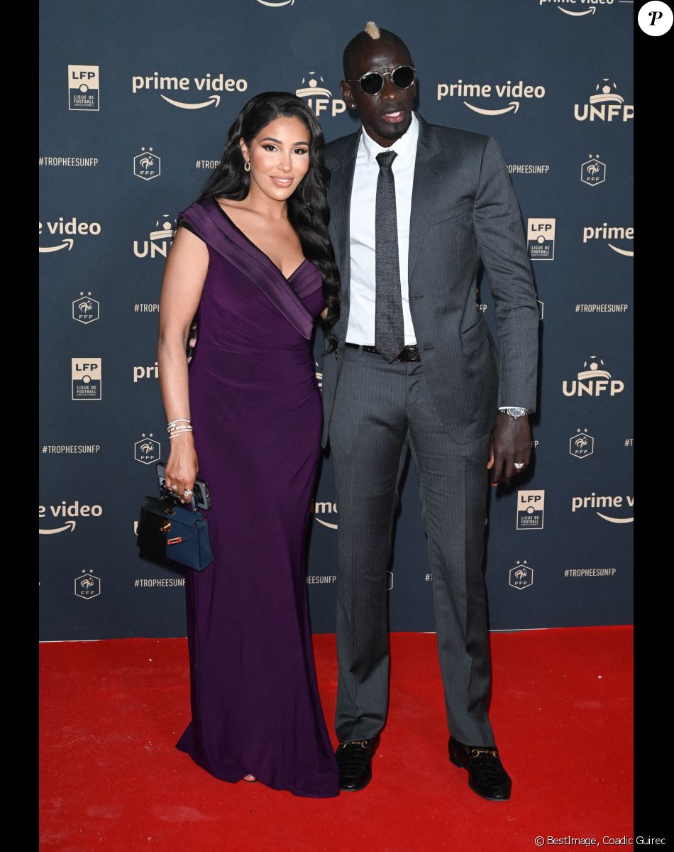 Léna Guillou Robe Tapis Rouge Adil Rami et Léna amoureux : il envoie une énorme pique à Pamela Anderson :  le diaporama - Purepeople