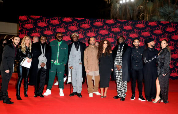 Tom Bosc (Indifférence Prod), Coralie Baud (attachée de presse d'Indifférence Prod), Abou Debeing, Gims, Dadju, Saïd Boussif (PDG d'Indifference Prod), Amel Bent (enceinte), Slimane et Vitaa lors de la 23e édition des NRJ Music Awards 2021 au Palais des Festivals de Cannes, le 20 novembre 2021. © Dominique Jacovides/Bestimage 