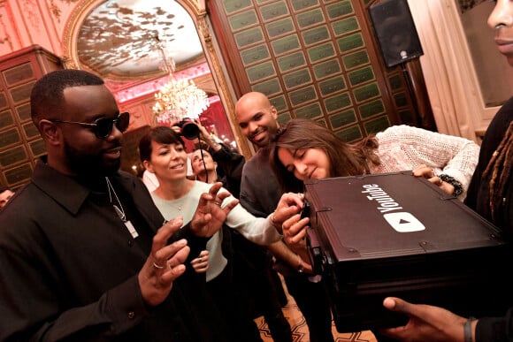 Exclusif - Gims et Saïd Boussif - Remise d'un double disque de diamant à Gims à la galerie Bourbon à Paris. Le 4 octobre 2021 © Veeren Ramsamy / Bestimage 