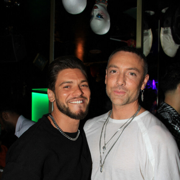 Exclusif - Rayane Bensetti et Maxime Dereymez lors d'une soirée à la discothèque "LE BAZAÄR" à Paris, France, le 14 mai 2022. © Philippe Baldini/Bestimage