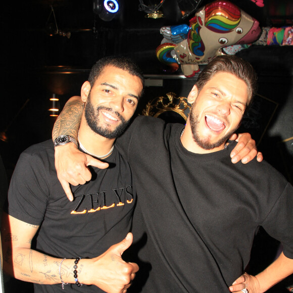 Exclusif - Brahim Zaibat et Rayane Bensetti lors d'une soirée à la discothèque "LE BAZAÄR" à Paris, France, le 14 mai 2022. © Philippe Baldini/Bestimage