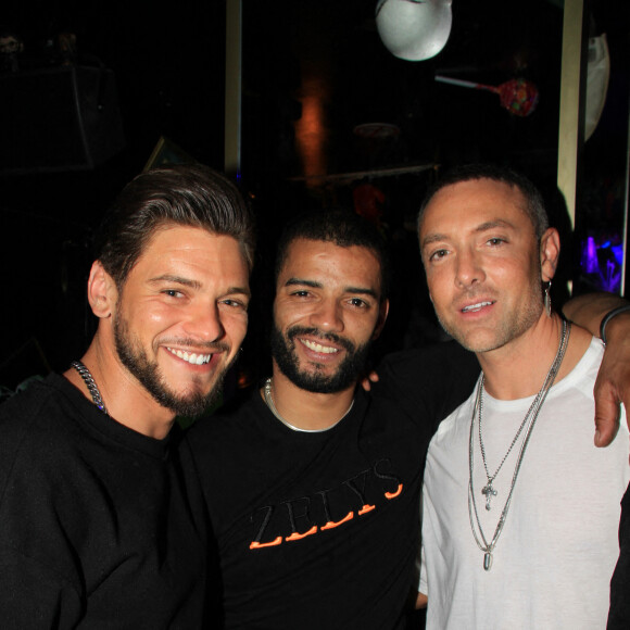 Exclusif - Rayane Bensetti, Brahim Zaibat et Maxime Dereymez lors d'une soirée à la discothèque "LE BAZAÄR" à Paris, France, le 14 mai 2022. © Philippe Baldini/Bestimage