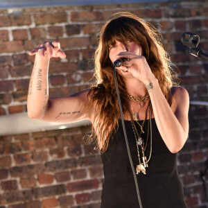 Exclusif - Lou Doillon en concert lors de la soirée de présentation de la nouvelle plateforme de marque "Génération IKKS" et de la première capsule iconique "La Leather Story" sur les toits de la capitale, rue d'Abbeville, à Paris. Le 8 septembre 2021 © Rachid Bellak / Bestimage 