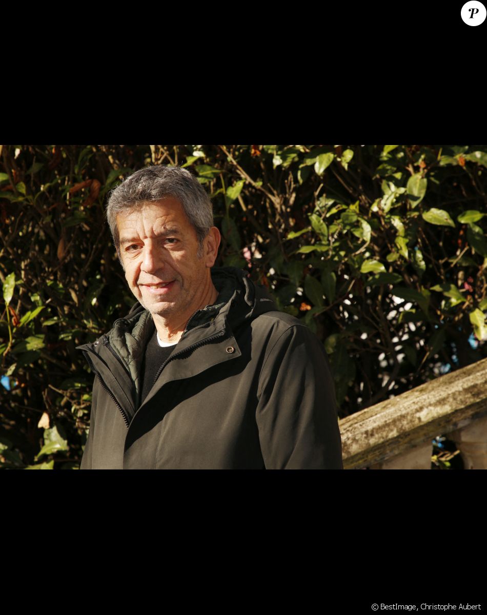 Michel Cymes pour La doc et le véto - Photocall lors de la 24ème édition du Festival des Créations TV de Luchon. Le 10 février 2022 © Christophe Aubert via Bestimage