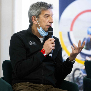 Michel Cymes - Conférence de presse de lancement de la Semaine Olympique et Paralympique 2022 qui aura lieu dans les établissements scolaires du 24 au 29 janvier. © Pierre Perusseau/Bestimage 