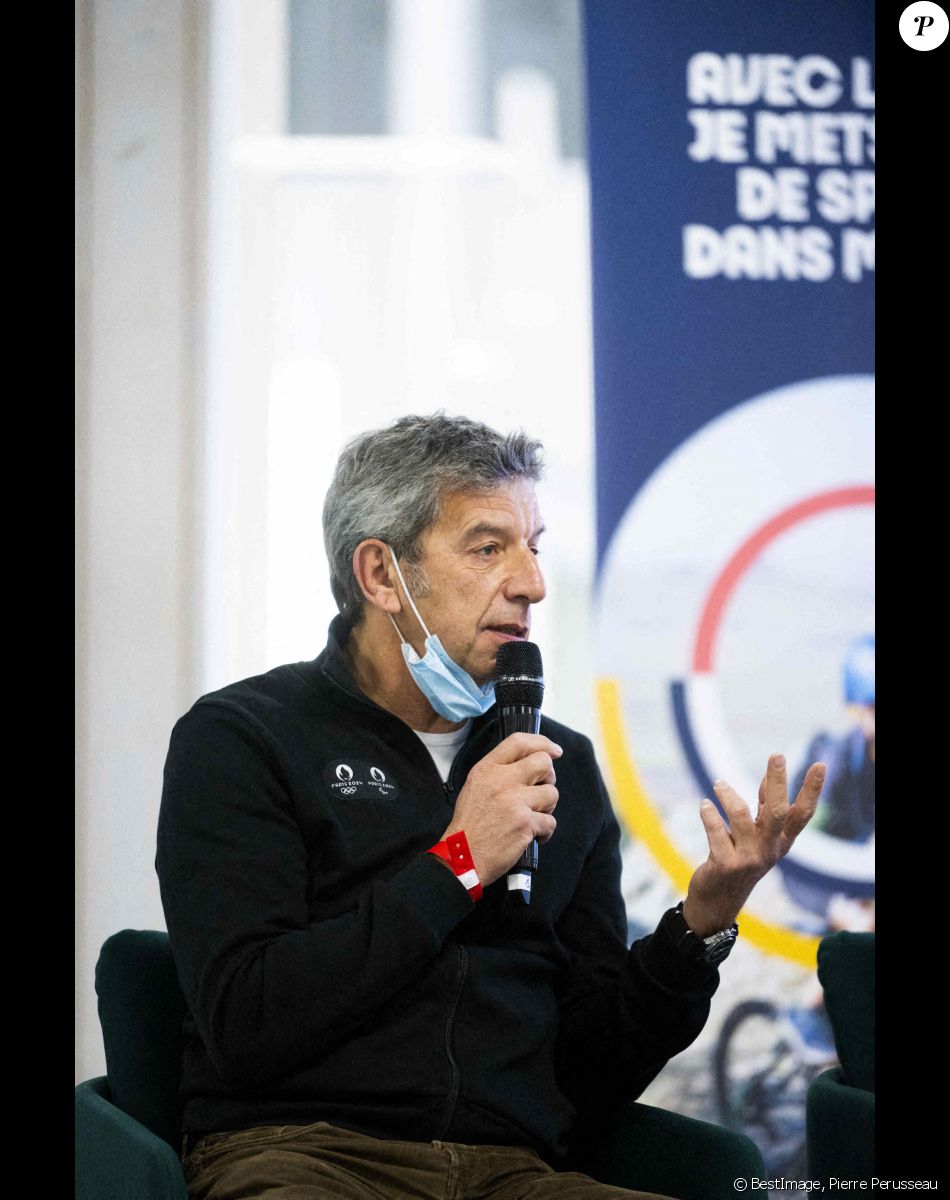 Michel Cymes - Conférence de presse de lancement de la Semaine Olympique et Paralympique 2022 qui aura lieu dans les établissements scolaires du 24 au 29 janvier. © Pierre Perusseau/Bestimage