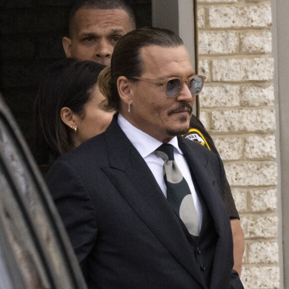 Johnny Depp et Amber Heard à la sortie du tribunal de Fairfax