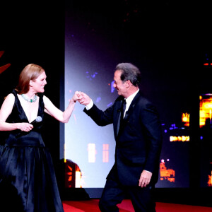 Julianne Moore, Vincent Lindon (Président du jury) - Cérémonie d'ouverture du 75ème Festival International du Film de Cannes. Le 17 mai 2022 © Borde-Jacovides-Moreau / Bestimage