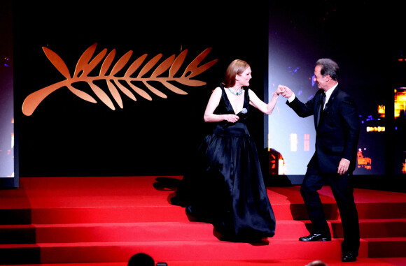 Julianne Moore, Vincent Lindon (Président du jury) - Cérémonie d'ouverture du 75ème Festival International du Film de Cannes. Le 17 mai 2022 © Borde-Jacovides-Moreau / Bestimage