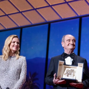 Virginie Efira (Maîtresse de cérémonie), Pierre Lescure, Forest Whitaker (Palme d'honneur) - Cérémonie d'ouverture du 75ème Festival International du Film de Cannes. Le 17 mai 2022 © Borde-Jacovides-Moreau / Bestimage