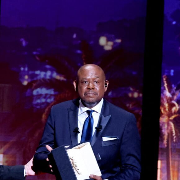 Virginie Efira (Maîtresse de cérémonie), Forest Whitaker (Palme d'honneur), Pierre Lescure - Cérémonie d'ouverture du 75ème Festival International du Film de Cannes. Le 17 mai 2022 © Borde-Jacovides-Moreau / Bestimage
