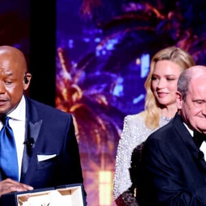 Virginie Efira (Maîtresse de cérémonie), Forest Whitaker (Palme d'honneur), Pierre Lescure - Cérémonie d'ouverture du 75ème Festival International du Film de Cannes. Le 17 mai 2022 © Borde-Jacovides-Moreau / Bestimage