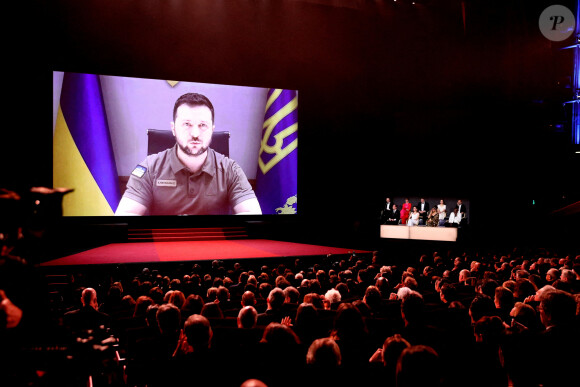 Volodymyr Zelensky (Président de l'Ukraine) - Cérémonie d'ouverture du 75ème Festival International du Film de Cannes. Le 17 mai 2022 © Borde-Jacovides-Moreau / Bestimage 