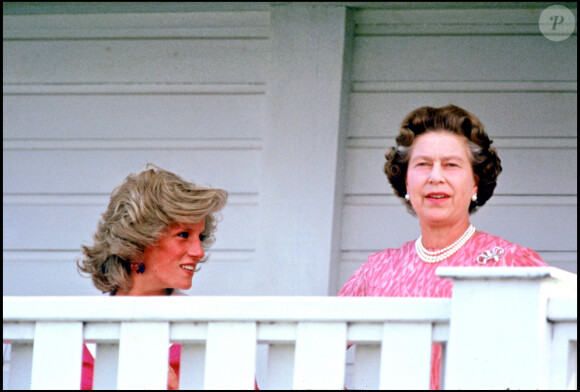 La princesse Diana et la reine Elizabeth II assistent à Windsor à un match de polo en juillet 1984