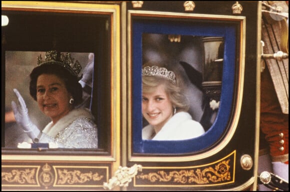 Elizabeth II et la princesse Diana le 3 novembre 1982