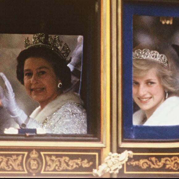 Elizabeth II et la princesse Diana le 3 novembre 1982