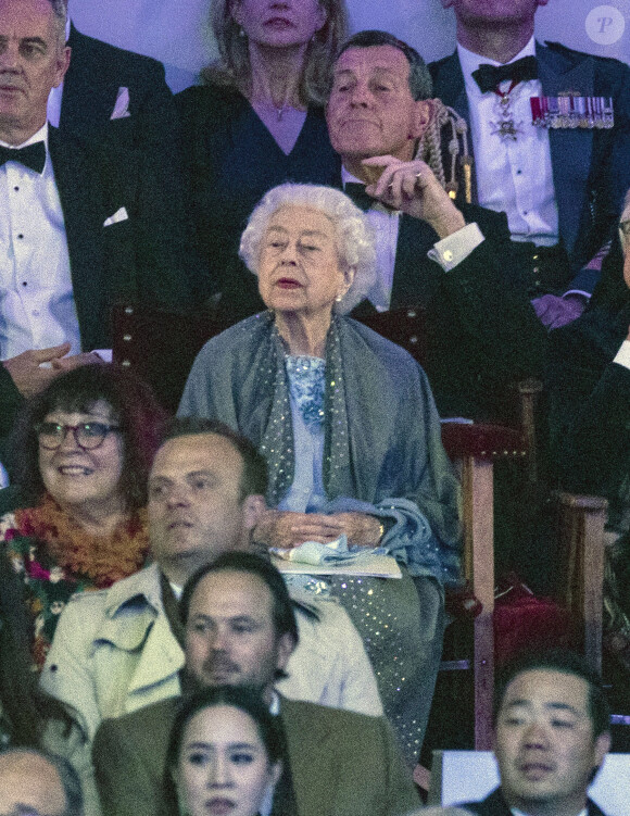 Le reine Elisabeth II d'Angleterre assiste au spectacle de son jubilé "The Queen's platinum jubilee celebration lors du Windsor Horse Show à Windsor le 15 mai 2022. 