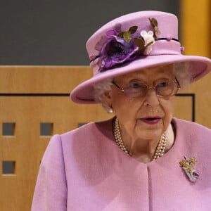 La reine Elisabeth II d'Angleterre assiste à la cérémonie d'ouverture de la sixième session du Senedd à Cardiff, Royaume Uni, 14 octobre 2021. 