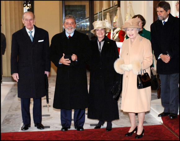 Le président Lula et sa femme Marisa reçus par la reine d'Angleterre Elizabeth II et le duc d'Edimbourg à Londres en 2006