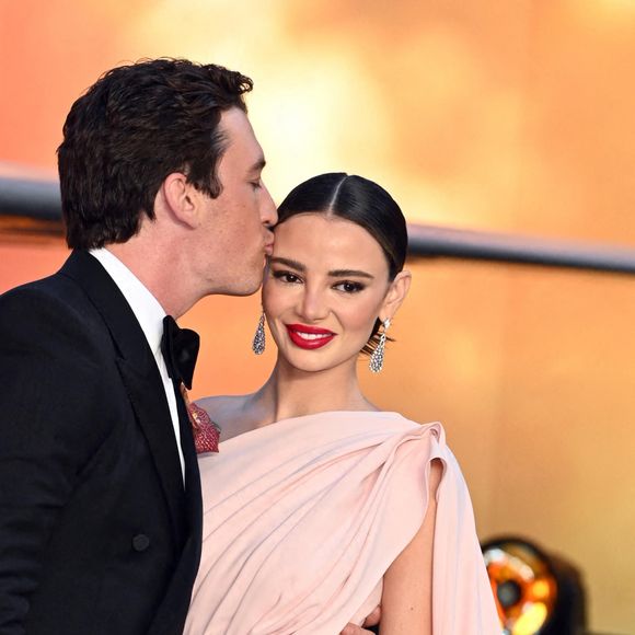 Miles Teller et sa femme Keleigh Sperry - Projection du film "Top Gun: Maverick" au Leicester Square à Londres, Royaume Uni, le 19 mai 2022.
