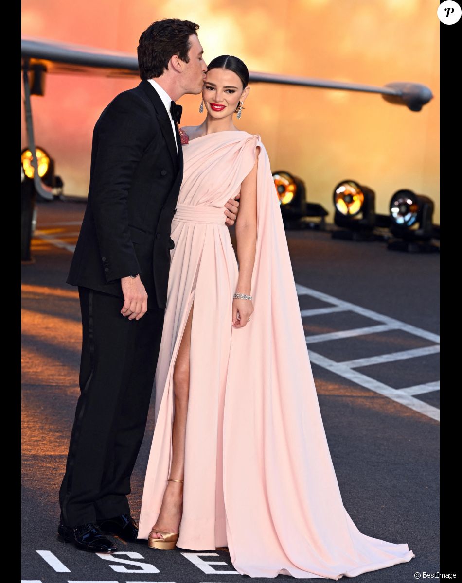 Miles Teller et sa femme Keleigh Sperry - Projection du film "Top Gun: Maverick" au Leicester Square à Londres, Royaume Uni, le 19 mai 2022.