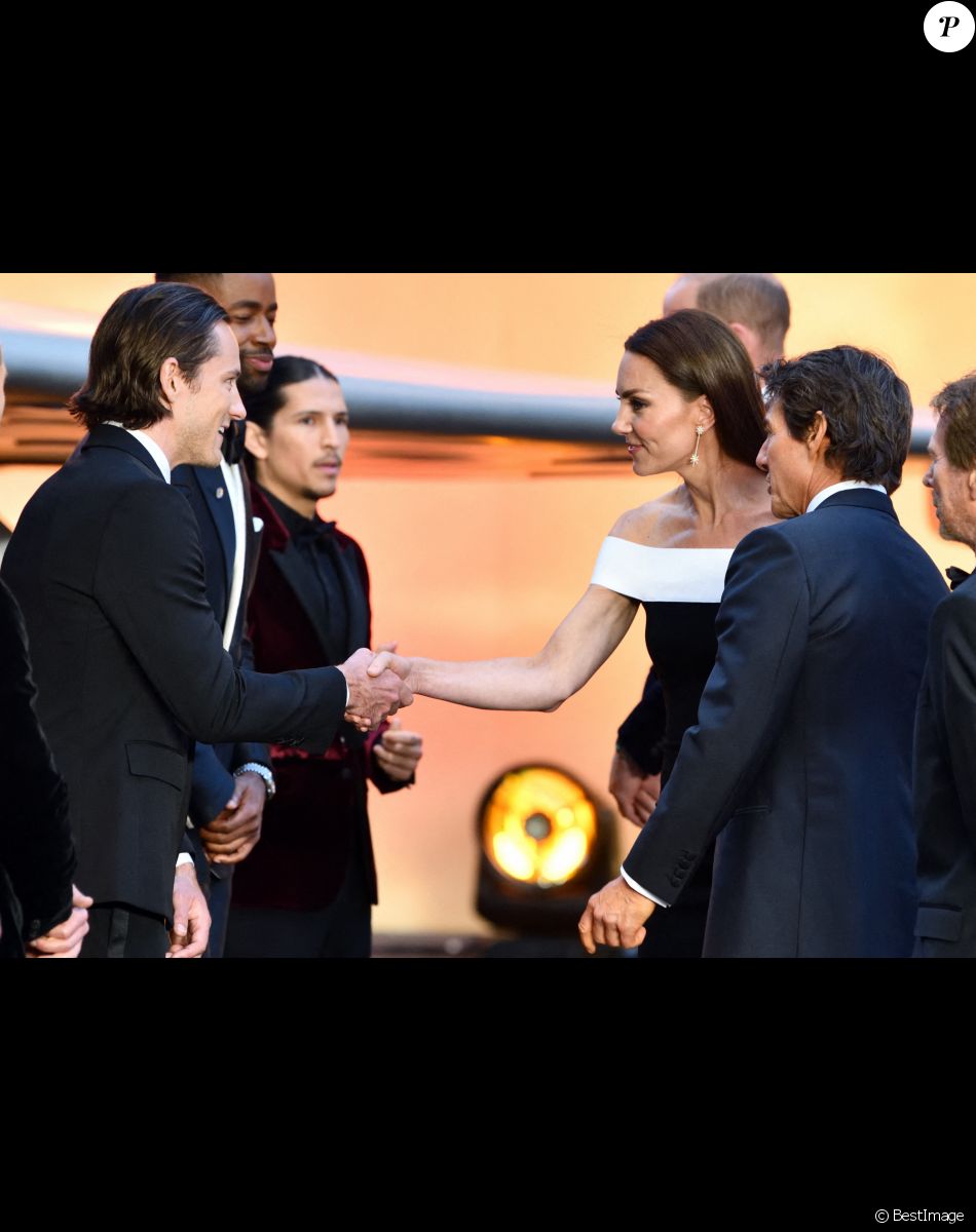 Lewis Pullman, Jay Ellis, Danny Ramirez, le prince William, duc de Cambridge, Kate Catherine Middleton, duchesse de Cambridge, Tom Cruise - Première du film "Top Gun : Maverick" à Londres. Le 19 mai 2022