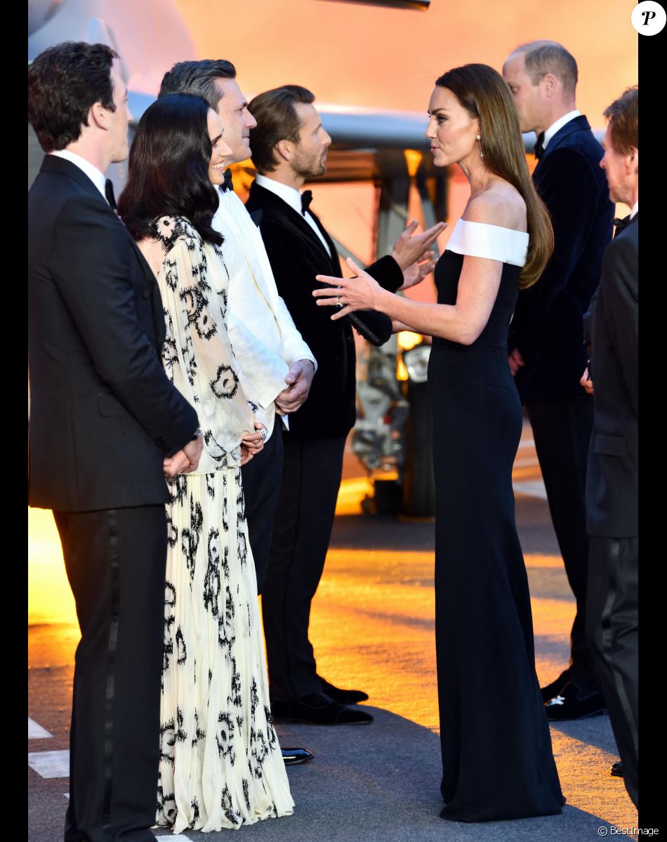 Miles Teller, Jennifer Connelly, Jon Hamm, Glen Powell, le prince William, duc de Cambridge, Kate Catherine Middleton, duchesse de Cambridge - Première du film "Top Gun : Maverick" à Londres. Le 19 mai 2022