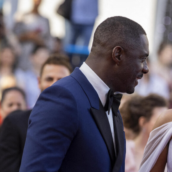 Idris Elba et sa femme Sabrina - Montée des marches du film " Three Thousand Years of Longing (3000 ans à t'attendre) " lors du 75ème Festival International du Film de Cannes. Le 20 mai 2022 © Cyril Moreau / Bestimage 