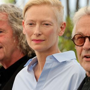 Douglas Mitchell, Tilda Swinton, George Miller - Photocall de "Three Thousand Years Of Longing (Trois Mille Ans à t'attendre)" lors du 75ème Festival International du Film de Cannes, le 21 mai 2022. © Dominique Jacovides/Bestimage 