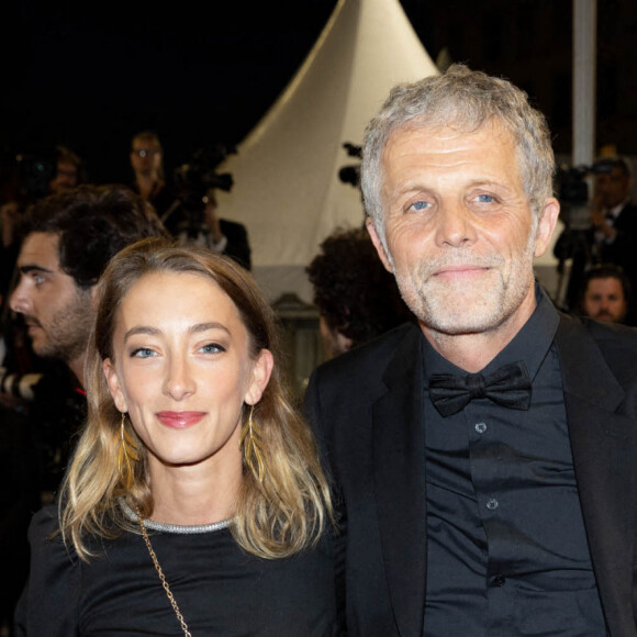Stéphane Guillon et sa compagne Sophie Maréchal - Montée des marches du film " Frère et Soeur " lors du 75ème Festival International du Film de Cannes. Le 20 mai 2022 © Cyril Moreau / Bestimage 