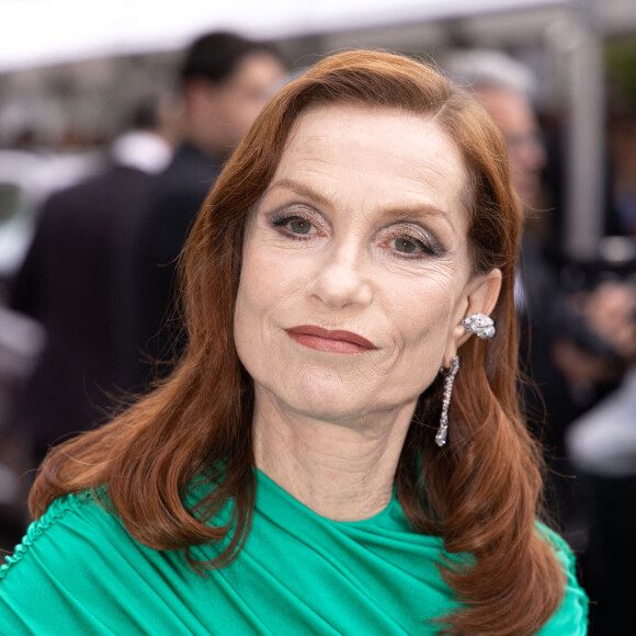 Exclusif - Isabelle Huppert - Montée des marches du film "Les Amandiers" lors du 75e Festival de Cannes. Le 22 mai 2022. © Unique Agency / Bestimage