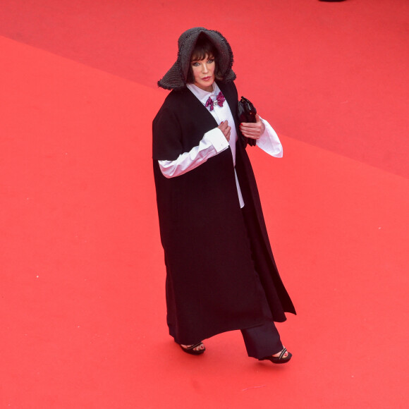 Isabelle Adjani - Montée des marches du film "Les Amandiers" lors du 75e Festival de Cannes. Le 22 mai 2022. © Giancarlo Gorassini / Bestimage