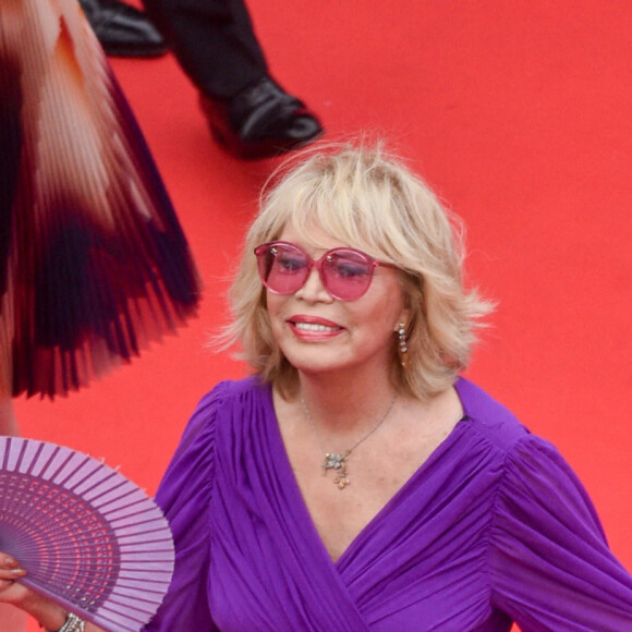 Amanda Lear - Montée des marches du film "Les Amandiers" lors du 75e Festival de Cannes. Le 22 mai 2022. © Giancarlo Gorassini / Bestimage