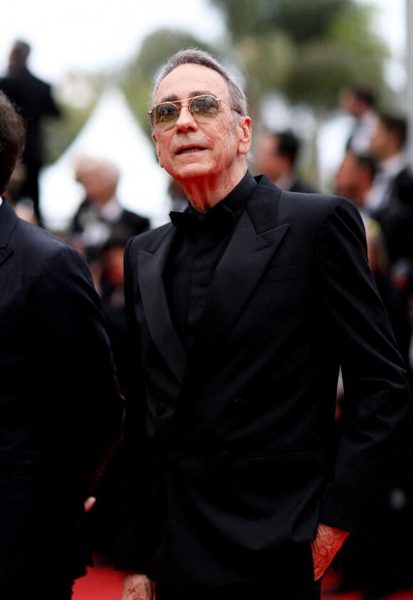Alain Chamfort - Montée des marches du film "Les Amandiers" lors du 75e Festival de Cannes. Le 22 mai 2022. © Dominique Jacovides / Bestimage