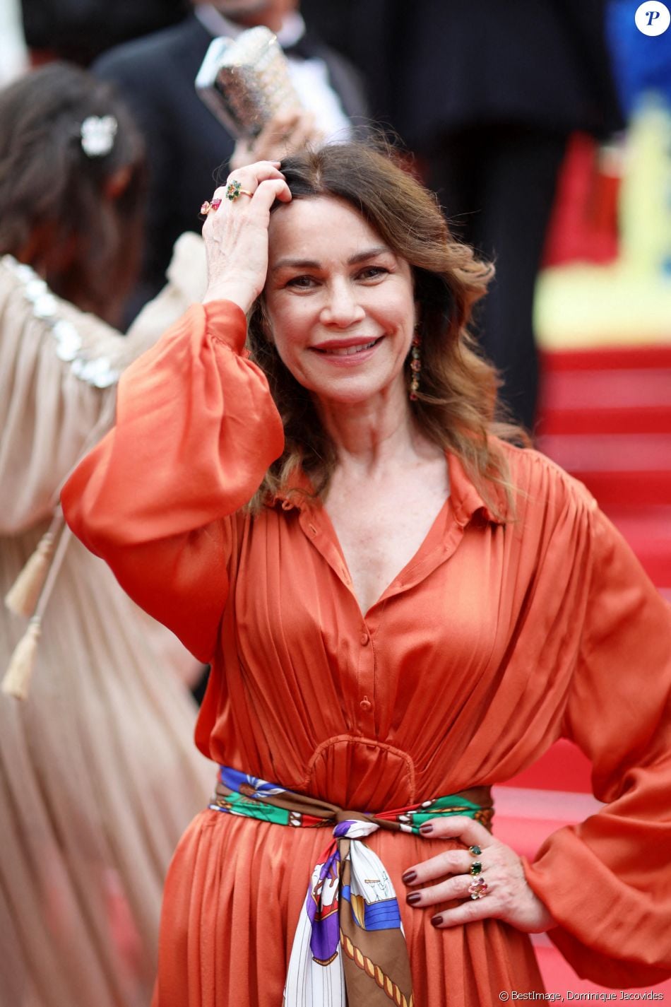 Valérie Kaprisky Montée des marches du film Les Amandiers lors du 75e Festival de Cannes. Le