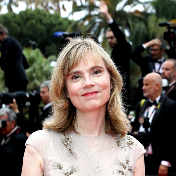 Isabelle Carré - Montée des marches du film "Les Amandiers" lors du 75e Festival de Cannes. Le 22 mai 2022. © Dominique Jacovides / Bestimage