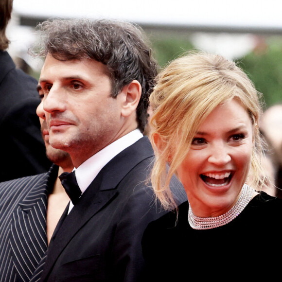 Alain Chamfort, Virginie Efira - Montée des marches du film "Les Amandiers" lors du 75e Festival de Cannes. Le 22 mai 2022. © Dominique Jacovides / Bestimage