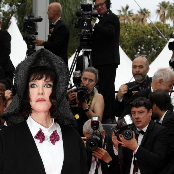 Isabelle Adjani - Montée des marches du film "Les Amandiers" lors du 75e Festival de Cannes. Le 22 mai 2022. © Dominique Jacovides / Bestimage