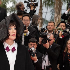 Isabelle Adjani - Montée des marches du film "Les Amandiers" lors du 75e Festival de Cannes. Le 22 mai 2022. © Olivier Borde / Bestimage