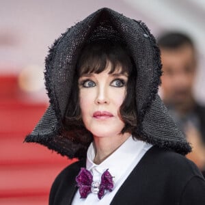 Isabelle Adjani - Montée des marches du film "Les Amandiers" lors du 75e Festival de Cannes. Le 22 mai 2022. © Cyril Moreau / Bestimage