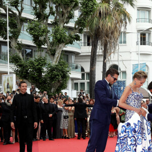 Sharon Stone, Adam Senn, Sam Webb - Montée des marches du film " Les Amandiers " lors du 75ème Festival International du Film de Cannes. Le 22 mai 2022 © Dominique Jacovides / Bestimage 