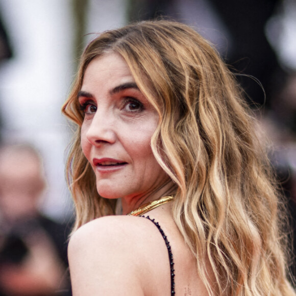 Clotilde Courau - Montée des marches du film " Les Amandiers " lors du 75ème Festival International du Film de Cannes. © Cyril Moreau / Bestimage 