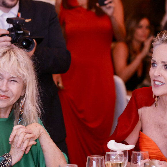 Sharon Stone - Photocall de la remise du prix international "Better World Fund" à D.Ouattara et S.Stone lors du 75ème Festival International du Film de Cannes. Le 22 mai 2022 © Jack Tribeca / Bestimage