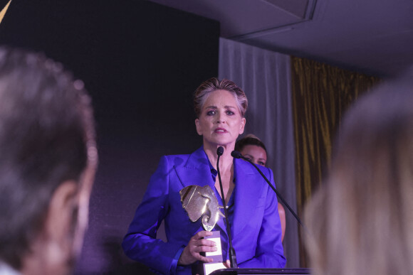 Sharon Stone - Photocall de la remise du prix international "Better World Fund" à D.Ouattara et S.Stone lors du 75ème Festival International du Film de Cannes. Le 22 mai 2022 © Jack Tribeca / Bestimage