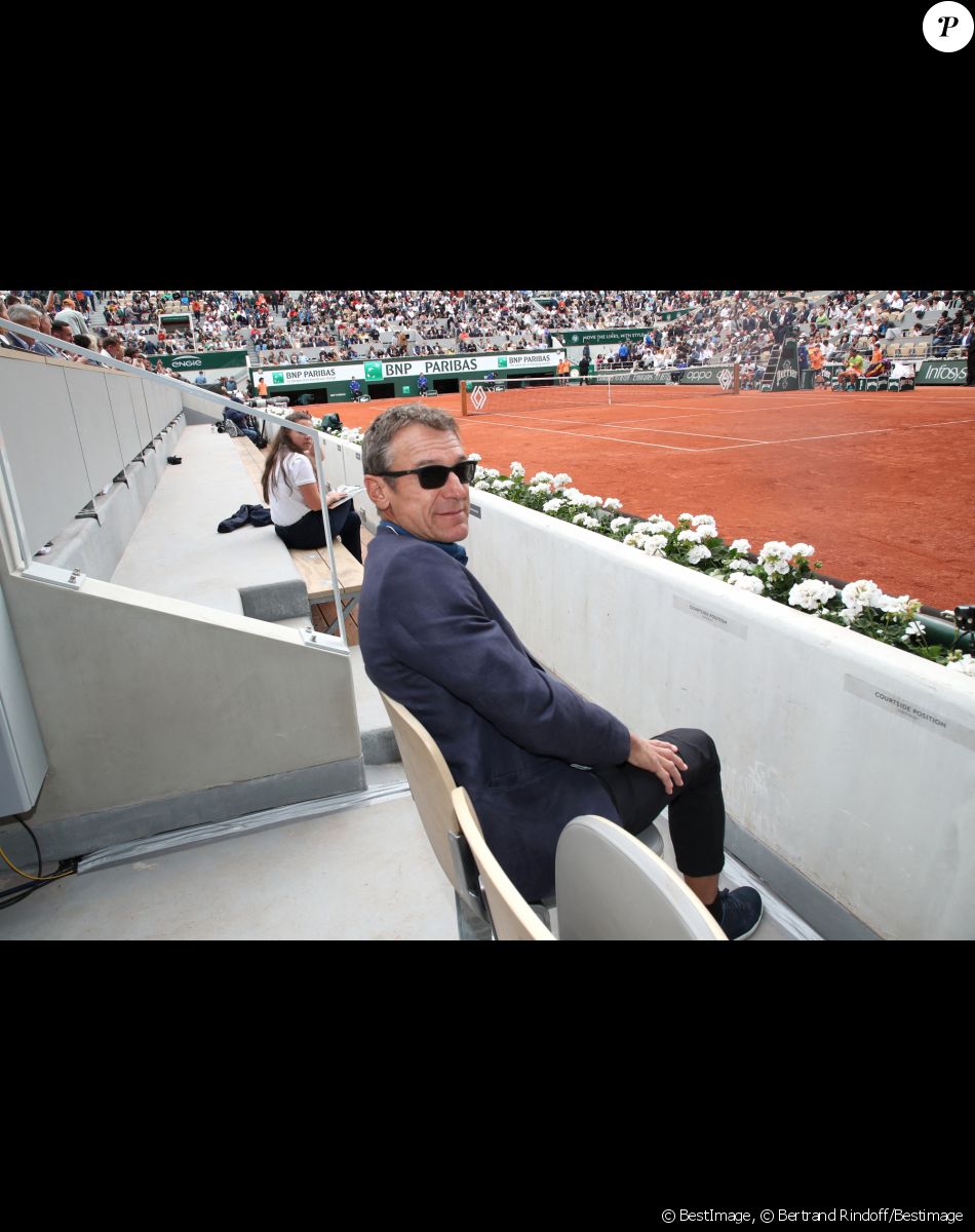 Mats Wilander (ancien champion de Tennis devenu journaliste) dans les tribunes (Jour 2) lors des Internationaux de France de Tennis de Roland Garros 2022, à Paris, France, le 23 mai 2022. © Bertrand Rindoff/Bestimage