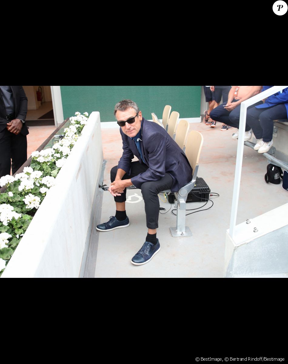 Mats Wilander (ancien champion de Tennis devenu journaliste) dans les tribunes (Jour 2) lors des Internationaux de France de Tennis de Roland Garros 2022, à Paris, France, le 23 mai 2022. © Bertrand Rindoff/Bestimage